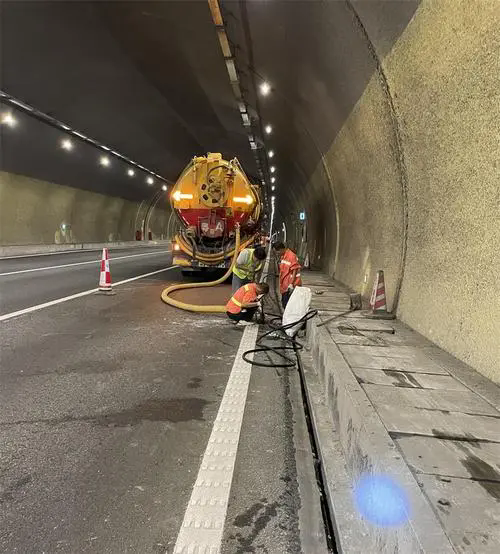 北票隧道排水渠清淤